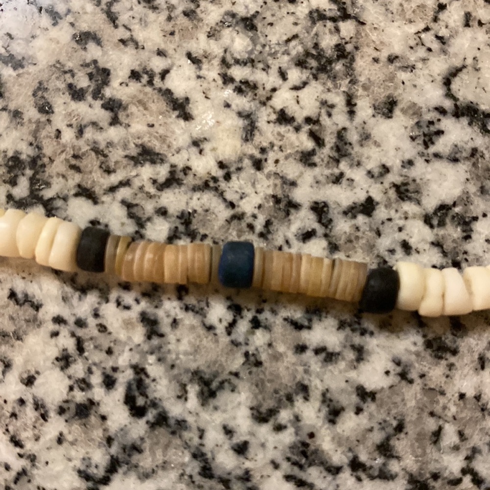 Vintage multicolored puka shell necklace - 18” - Picture 3 of 5
